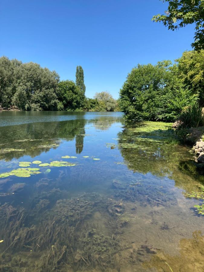 Les Bouches Manon Bed & Breakfast Pressagny-lʼOrgeuilleux Dış mekan fotoğraf